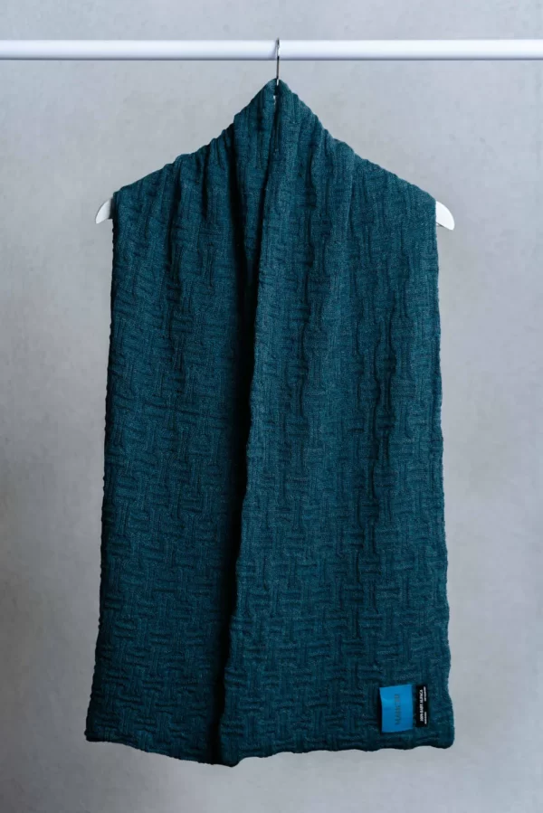 Textured scarf   Blondi Blue   100_ baby alpaca 3